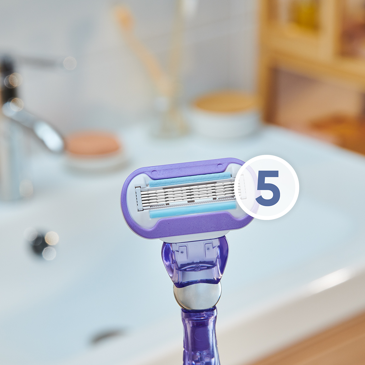 Сменные кассеты Venus Extra Smooth Swirl 4шт  от Gillette + 5